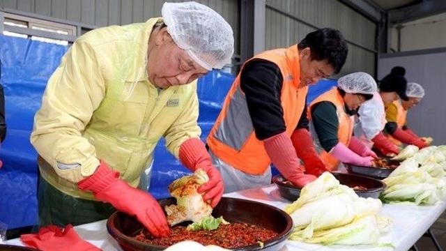 김치로 따뜻한 온기 전하는 ‘태안군 자원봉사자들’