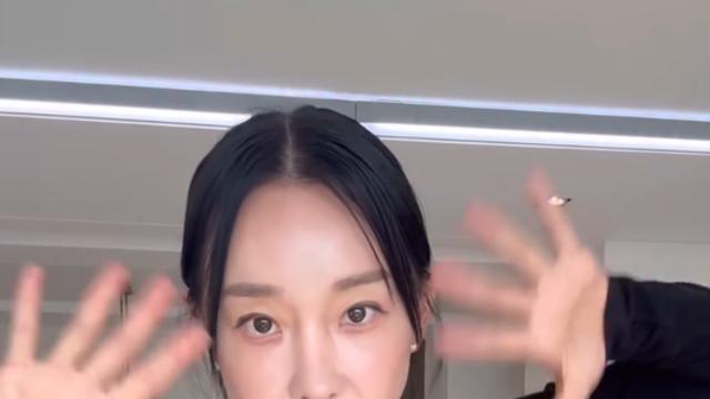 '인중 축소' 이지혜, 확 달라진 동안 미모 자랑... '자동 앞니 플러팅' 러블리 매력 폭발