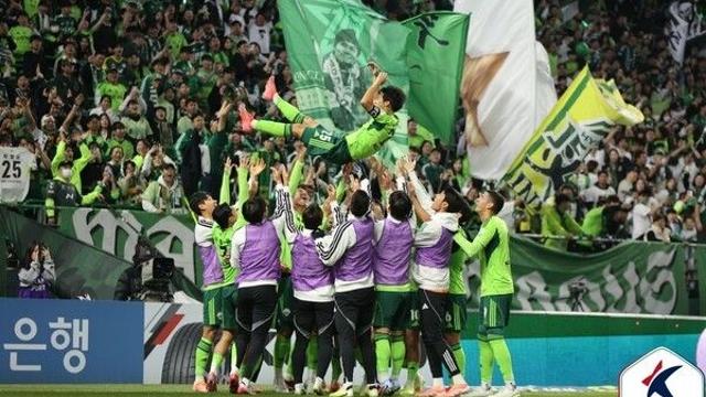 [STN 현장] ‘최철순 라스트 댄스→은퇴식 거행∙전진우 결승골’ 전북, 서울과의 K리그1 최종전 2-1 승리