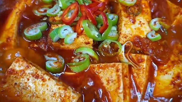 두부조림에 '이것' 넣어야 양념이 자작자작하게 잘 배어듭니다