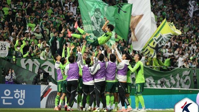 [K리그1 현장리뷰] 최철순 고별전 대성공! 전북, 리그 최종전서 서울에 2-1 승리