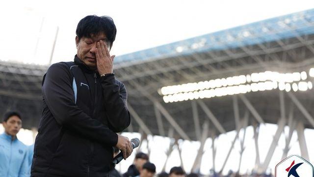 [K리그1 현장메모] “반드시 올라가겠다” 팬들 앞 오열한 김병수 감독...세징야도 눈물 “We are Daegu”
