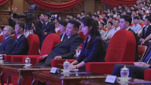 90일만에 공개석상 김주애…등장일수는 김정은과 비슷