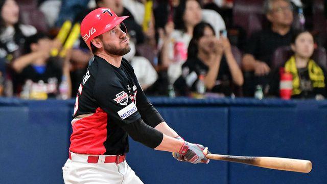 '35홈런 외인 타자 풀렸다' KBO, 2026년 보류선수 명단 공시 [공식발표]