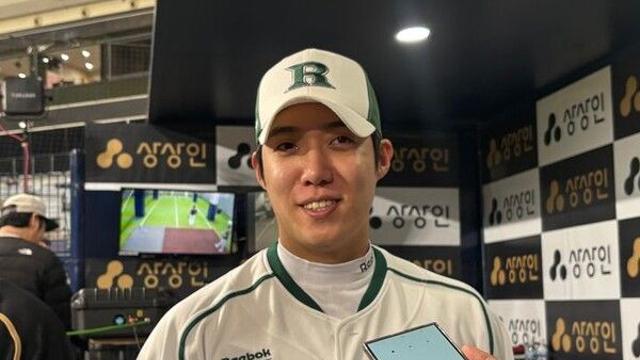 생애 첫 지휘봉 잡은 원태인 