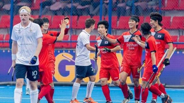 주니어 남자 하키, 월드컵 1차전에서 프랑스에 1-11 대패