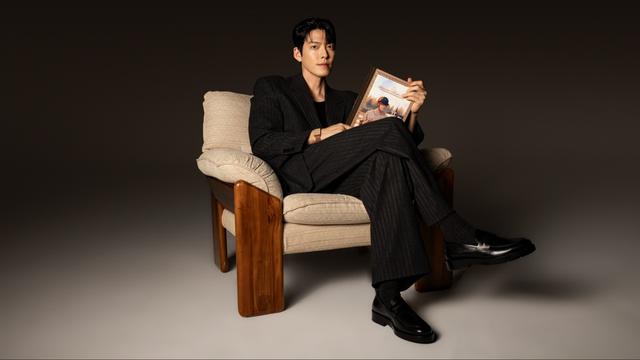 글로벌 앰버서더 김우빈, 예거 르쿨트르 '리베르소' 웹툰에 참여