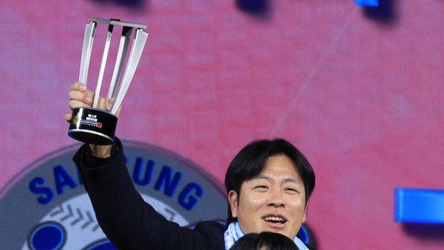 한국 최고의 포수 '어부바'한 원태인, 강민호 