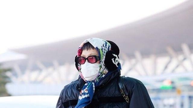 지드래곤, 스카프로 완성한 공항 패션 [NC포토]