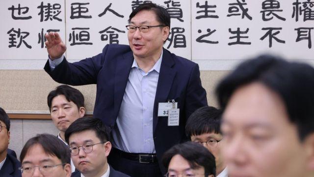 '이화영 회유 의혹' 고검장 출신 변호사, 퇴직 교도관 등 고소·고발