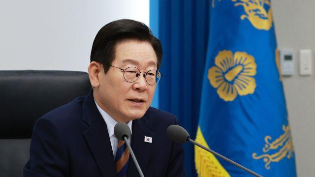 李대통령 국정지지도 54.8%…취임 이후 6개월간은 '잘했다' 62%