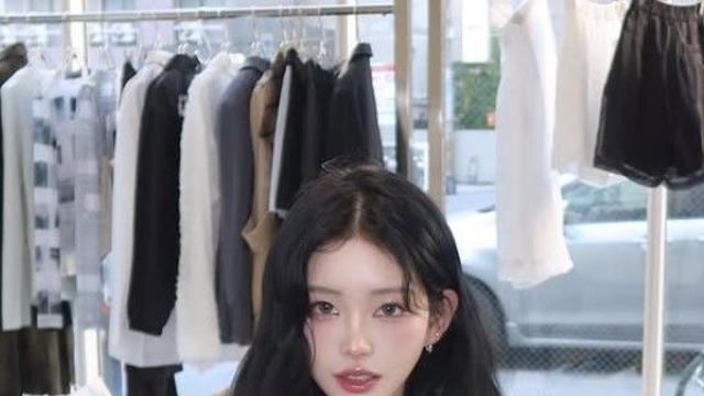 '최진실 딸' 최준희, 딸기 옷에 딸기 들고 '과즙美'