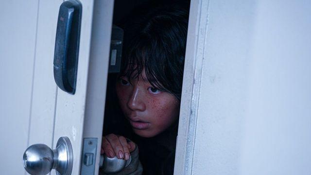 “스스로 어른이 돼야 한다”…멸망한 세상 속 10대들의 생존 거래 (‘콘크리트 마켓’) [종합]