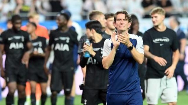 주장 손흥민 나가고 토트넘 개판→이제 팬들과 '충돌'…프랭크 