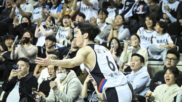 ‘커리 빙의’ 이정현·이현중 44점 합작…남자농구, 12년 만의 중국에 2연승
