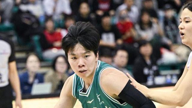 '진안 20점 폭발' 하나은행, BNK 꺾고 3연승 질주…공동 선두 등극