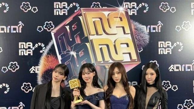 aespa Wins 3 Trophies at '2025 MAMA Awards'... From Elegant Dresses to Charismatic Stage Outfits, Showing Off 'Eight-Color Charm'