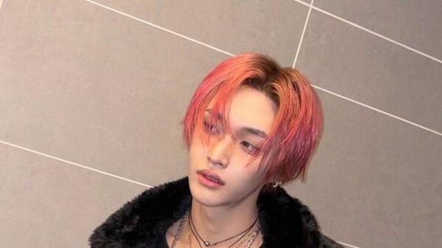 라이즈 원빈, 'MAMA' 비하인드 공개... 핑크 헤어+올블랙 퍼 스타일링 '독보적 카리스마'