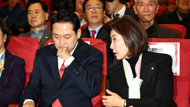 나경원 “싸우지도 않고 우아하게 앉아만 있어”···소장파 공개 저격