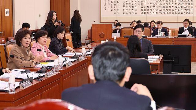 법사소위, 내란전담재판부·법왜곡죄 법안 與주도 통과…국힘 반발(종합)