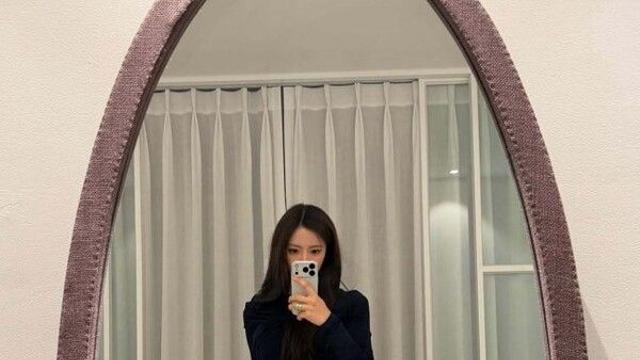 '유부녀 맞아?' 티아라 효민, 블랙 시스루 원피스로 과감한 '명품 각선미' 과시