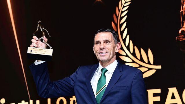 'MVP 수상 불발' 주장 박진섭에게 위로를…포옛 감독 