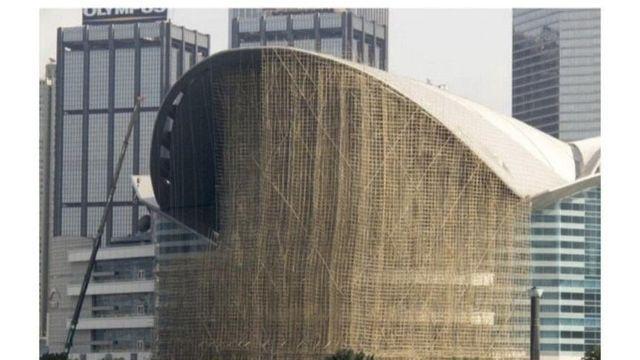 홍콩 아파트 화재가 크게 번진 이유