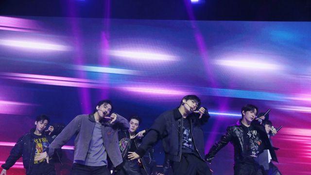 ‘2주년’ 휘브, 첫 팬콘 성료…내년 1월 컴백 깜짝 발표