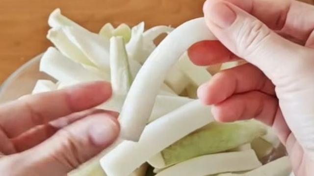 김장 끝났는데 남은 무, '이 반찬'으로 만들면 일년 내내 밥도둑 됩니다