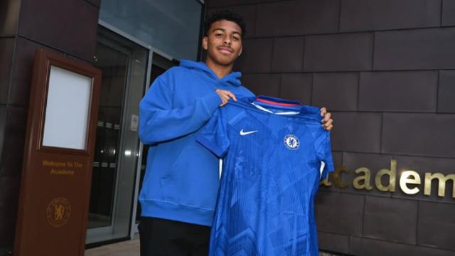 '아버지 재능 물려받았나' 치아구 시우바 아들, 첼시와 첫 프로 계약 성공