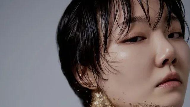 배우 손수아, 골드 글리터 아트 화보로 새로운 변신 시도