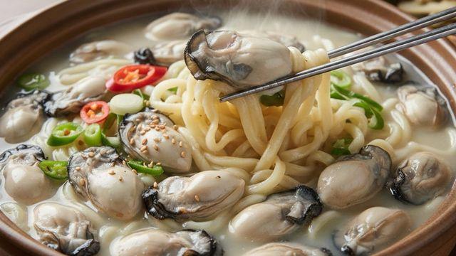 '생방송 투데이' 굴 폭탄 칼국수와 버터 삼겹살, 오늘의 맛집