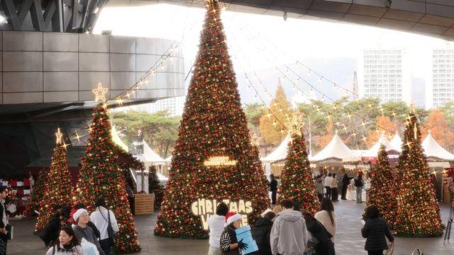 개막 나흘 만에 7만 명 넘게 몰렸다…미쉐린 맛집부터 산타 마을까지 모였다는 역대급 '겨울 축제'