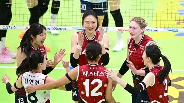 ‘카리∙정지윤∙양효진 폭발’ 현대건설, GS칼텍스 상대 셧아웃 승리...2위 도약