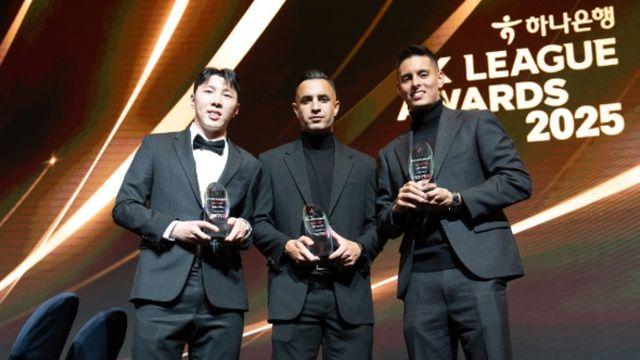 5위 팀인데 베스트 11 3명이나...후이즈-베니시오-신재원 시상대 올랐다! 성남은 2년 연속 사랑나눔상까지