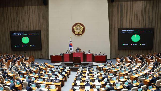 이재명 정부 첫 예산안, 국회 통과...727.9조원으로 올해 比 8.1% ↑