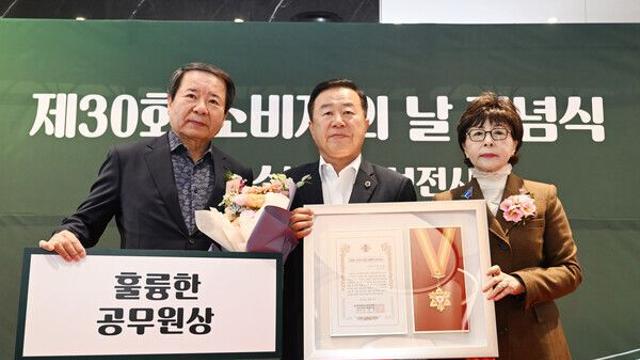 이승우 부산시의원, ‘400만 소비자가 뽑은 훌륭한 공무원상’ 수상