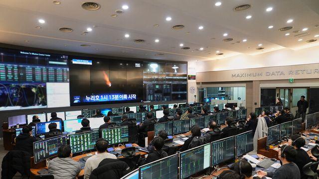 누리호 부탑재위성, 12기 중 9기 교신 성공···3기 교신 시도 중