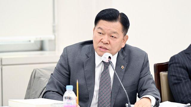 내년부터 부산 중학교 신입생 전원에게 체육복 무상 지급