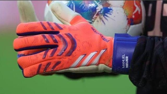 ‘아바타 나비족’처럼 손가락이 4개, 변형 골키퍼 장갑 유행하는 이유는?