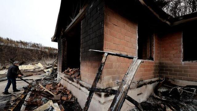 여성 구하러 맨홀 뛰어들고, 산불 속 어르신 끌어안고 대피…10명 '의인상'