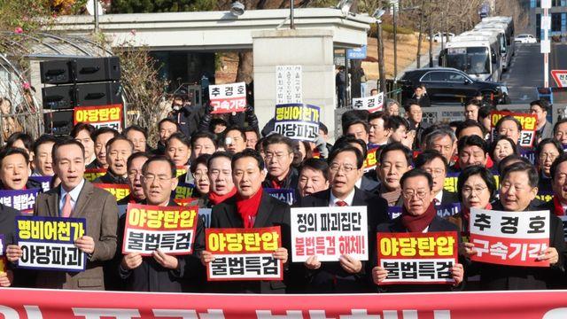 국힘, '추경호 영장심사' 법원 앞서 