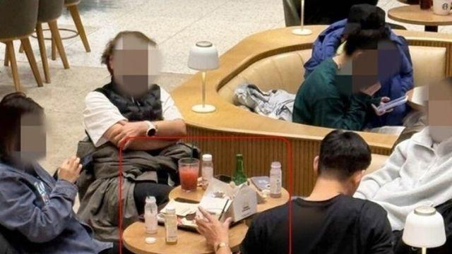 스타벅스서 소주·치킨 파티?⋯중국인 관광객 논란