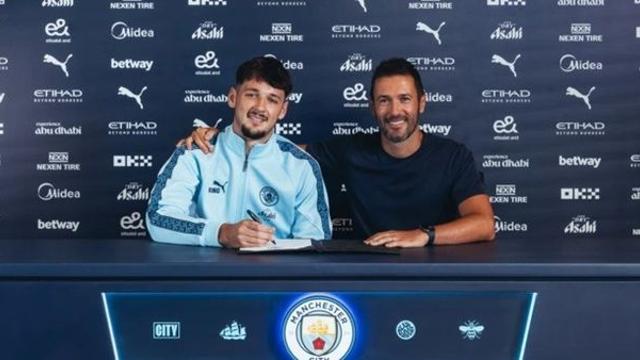 '사기 당했다'...맨시티 주전 골키퍼 약속하고 왔는데 돈나룸마 영입이라니! 