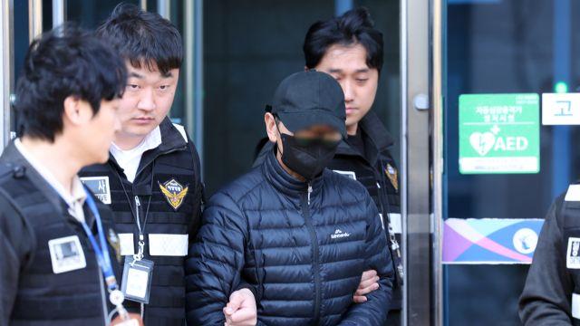 무인도 좌초 여객선 선장 구속영장 심사…“승객들에게 죄송”