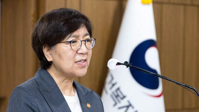 아동수당 국회 제동…정부 소급적용 카드 만지작