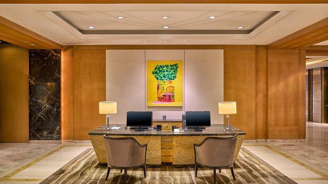 롯데호텔 서울, 현대미술 작가 이명미 기획 전시