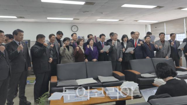 국힘 인천시의회 의원들, 유정복 인천시장 기소는 