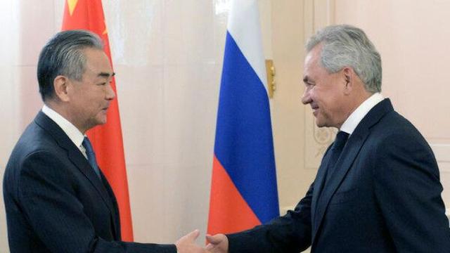 쇼이구-왕이, 5시간 안보 대화…전략적 신뢰 재확인