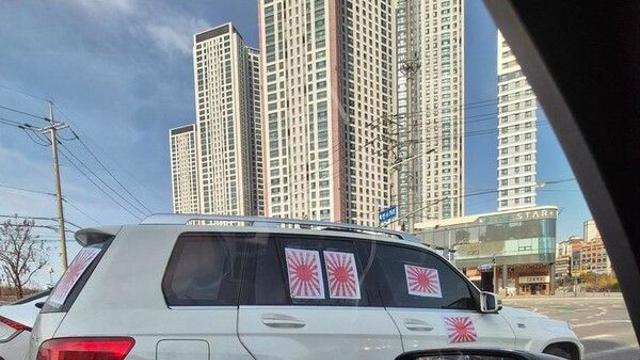 독립운동가 통곡할 욱일기 벤츠…김포 도심서 포착